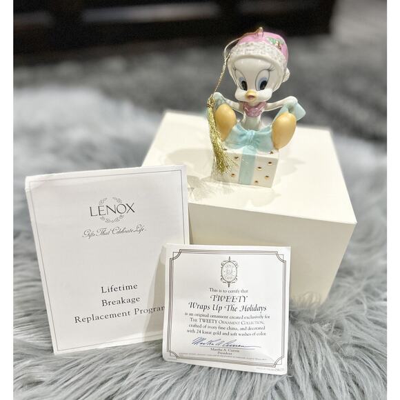LENOX Tweety Wraps Up The‎ Holidays Christmas Ornament Looney Tunes - NEW in BOX - Picture 1 of 8